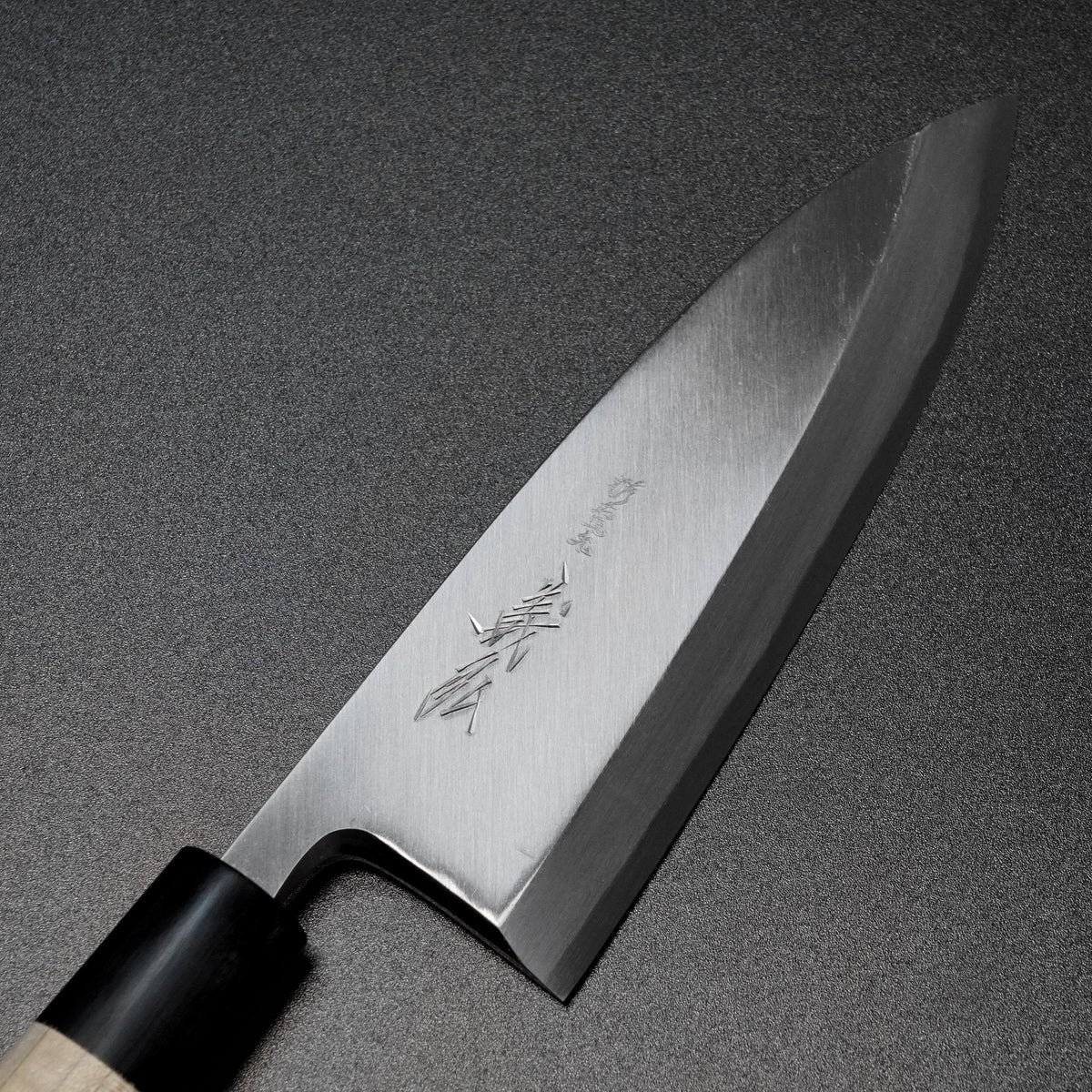 http://chefknivesjapan.com/cdn/shop/products/D17AACF2-7282-4E21-AD51-93327195963F_1200x1200.jpg?v=1626148580