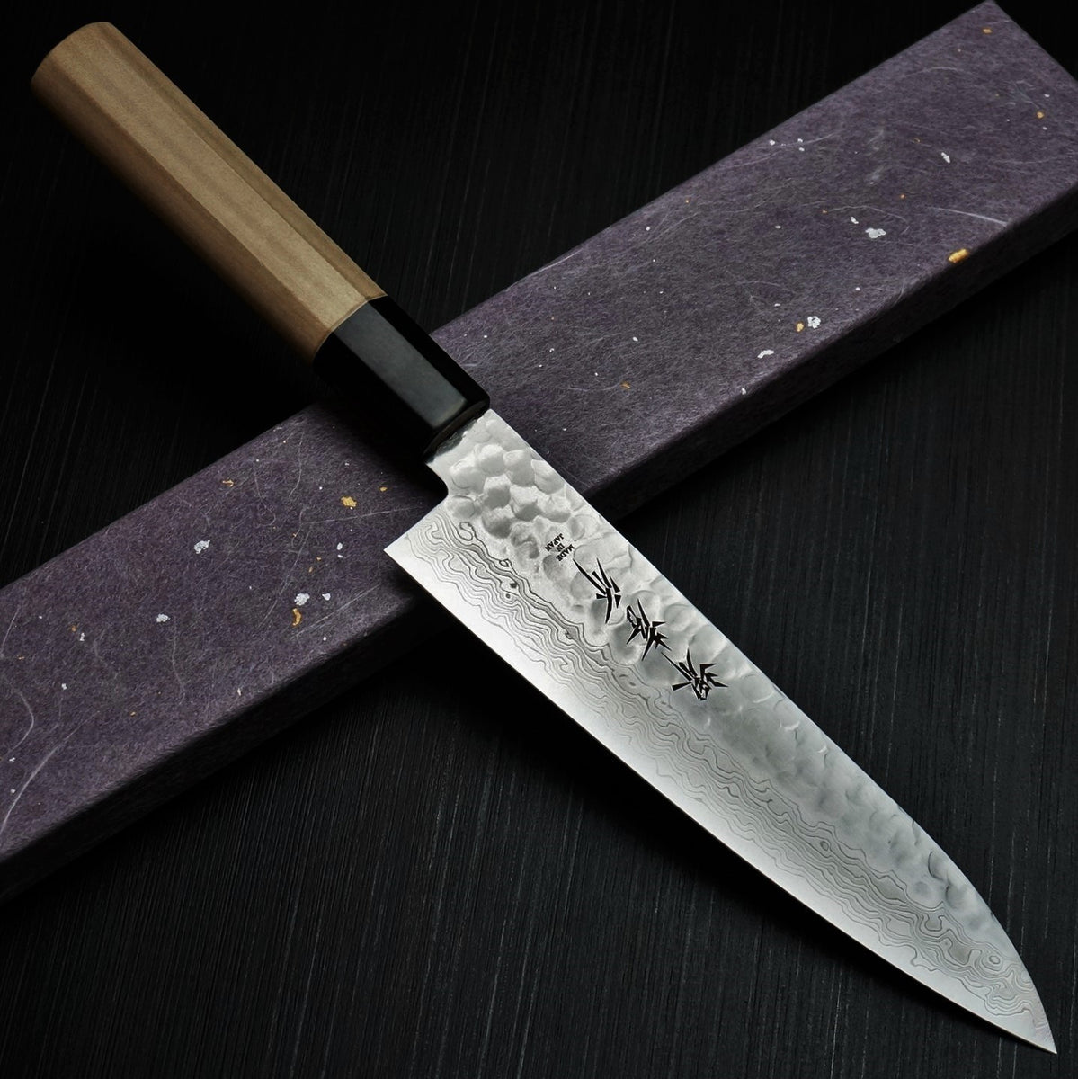 Японский поварской нож. Шеф Гьюто японский нож. Японский шеф нож Дамаск. Японский нож Дамаск сантоку. Нож Гьюто Tojiro Atelier ta-ch2.
